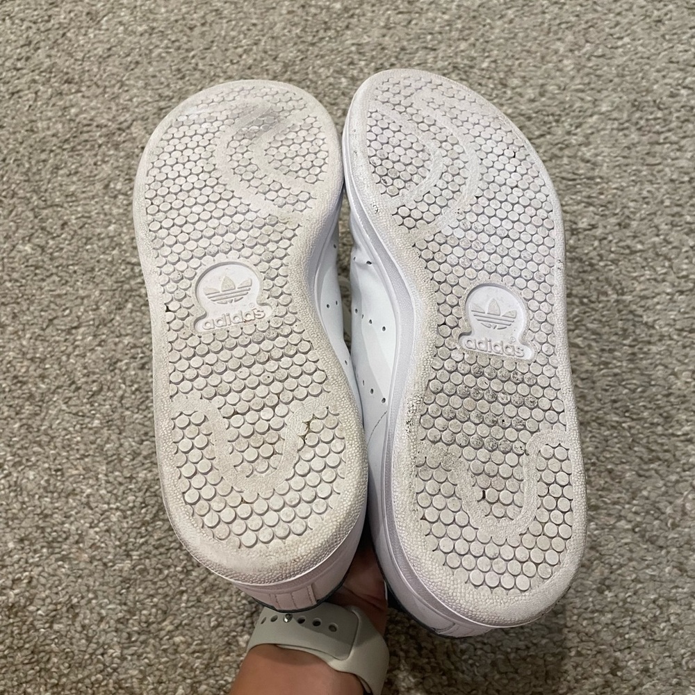 Stan smith white / navy blue sneakers